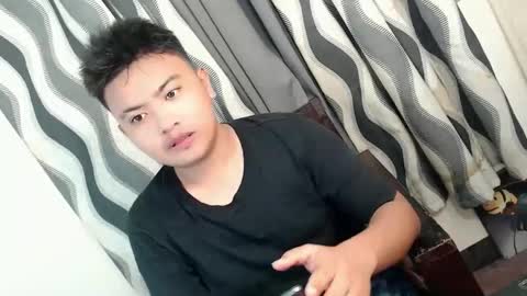 Snapshot of xxhotloyd_cummerx chatting on February 23, 12:05 pm Loyd online show from February 23, 12:05 pm