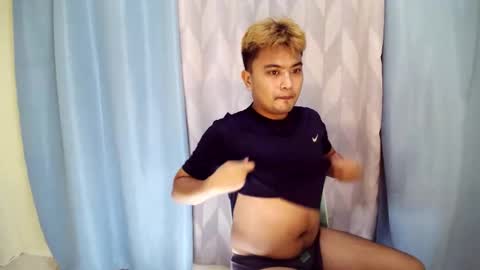 Snapshot of xxhotloyd_cummerx chatting on October 31, 8:09 pm Loyd online show from October 31, 8:09 pm