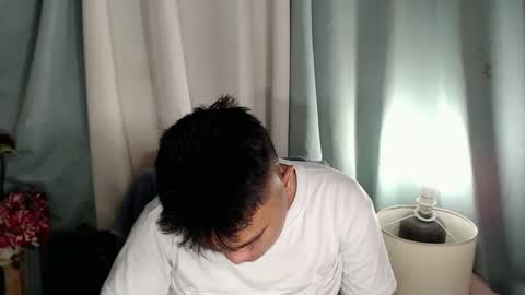 Snapshot of xxhotloyd_cummerx chatting on December 9, 5:41 pm Loyd online show from December 9, 5:41 pm