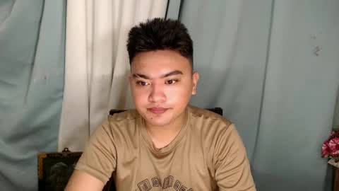 Snapshot of xxhotloyd_cummerx chatting on January 4, 1:42 pm Loyd online show from January 4, 1:42 pm