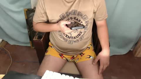 Snapshot of xxhotloyd_cummerx chatting on January 4, 4:43 pm Loyd online show from January 4, 4:43 pm