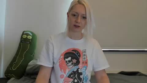 Snapshot of xxkimber_bentonxx chatting on December 3, 10:23 am Next online Monday to Friday 10am till 2pm UK time online show from December 3, 10:23 am