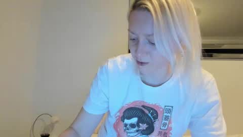Snapshot of xxkimber_bentonxx chatting on January 3, 10:29 pm Next online Monday to Friday 10am till 2pm UK time online show from January 3, 10:29 pm