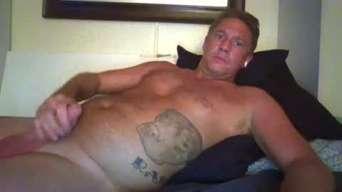 Snapshot of xxxelentdick chatting on September 19, 8:29 am deeeeznutz online show from September 19, 8:29 am