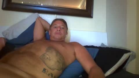 Snapshot of xxxelentdick chatting on September 20, 5:05 pm deeeeznutz online show from September 20, 5:05 pm