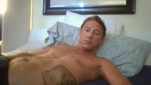 Snapshot of xxxelentdick chatting on January 7, 8:52 pm deeeeznutz online show from January 7, 8:52 pm
