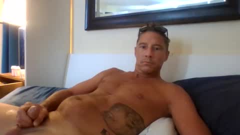 Snapshot of xxxelentdick chatting on February 15, 7:39 pm deeeeznutz online show from February 15, 7:39 pm