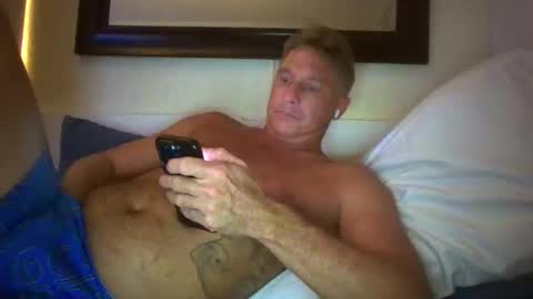 Snapshot of xxxelentdick chatting on October 3, 8:00 am deeeeznutz online show from October 3, 8:00 am