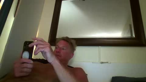 Snapshot of xxxelentdick chatting on October 15, 11:11 am deeeeznutz online show from October 15, 11:11 am