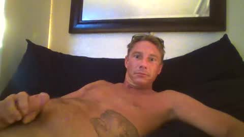 Snapshot of xxxelentdick chatting on February 28, 6:43 am deeeeznutz online show from February 28, 6:43 am