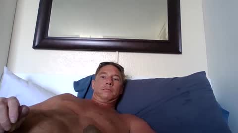 Snapshot of xxxelentdick chatting on February 17, 9:10 pm deeeeznutz online show from February 17, 9:10 pm