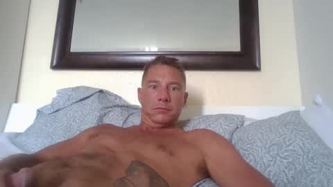 Snapshot of xxxelentdick chatting on January 9, 8:44 pm deeeeznutz online show from January 9, 8:44 pm