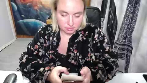 Snapshot of xxxnewlywedsxxx chatting on October 11, 7:17 pm Lana online show from October 11, 7:17 pm