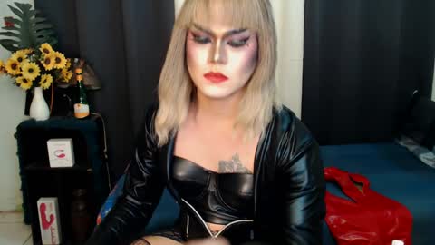 QueenMarina online show from February 1, 1:55 am