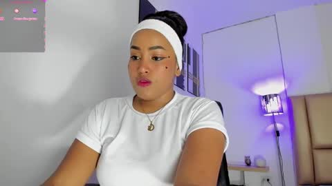 Naomi online show from October 12, 8:10 pm