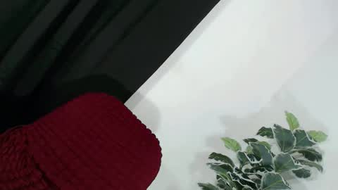 yams_kitty69 online show from November 19, 1:43 pm