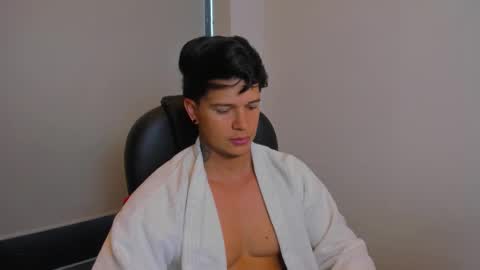 new here online show from December 1, 12:14 pm