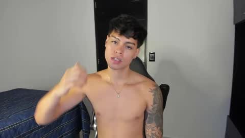 yanpaul83 online show from November 18, 11:15 pm