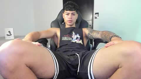 yanpaul83 online show from October 29, 11:56 am