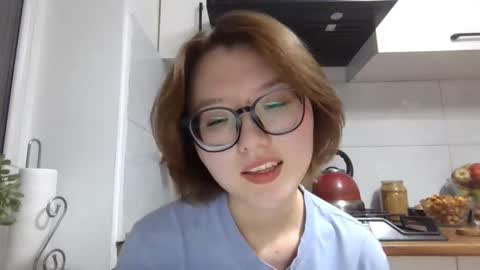 Snapshot of yanverfaille chatting on October 12, 4:21 pm Lily online show from October 12, 4:21 pm
