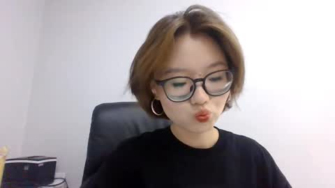 Snapshot of yanverfaille chatting on October 20, 7:57 am Lily online show from October 20, 7:57 am