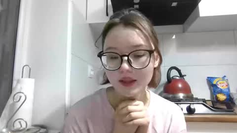 Snapshot of yanverfaille chatting on October 8, 4:24 pm Lily online show from October 8, 4:24 pm