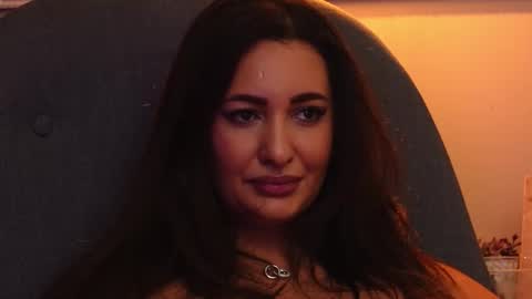 YaraCollins online show from October 24, 7:25 pm