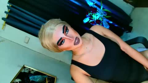 miss yasii online show from October 12, 3:37 pm