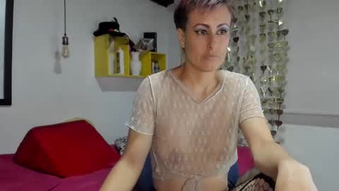 Snapshot of yasmin_goldenst chatting on February 6, 1:38 am Yasemin online show from February 6, 1:38 am