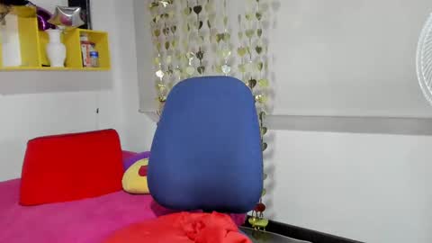 Snapshot of yasmin_goldenst chatting on February 1, 10:55 pm Yasemin online show from February 1, 10:55 pm