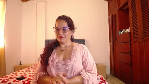 Snapshot of yazmin_mature chatting on October 16, 9:35 pm Jasmin online show from October 16, 9:35 pm