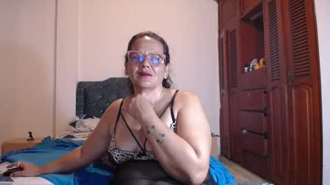 Snapshot of yazmin_mature chatting on September 24, 1:23 am Jasmin online show from September 24, 1:23 am
