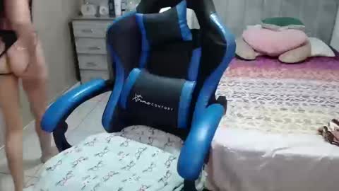 Snapshot of yeibles_hana2 chatting on October 17, 12:47 am yeibles_hana2 online show from October 17, 12:47 am