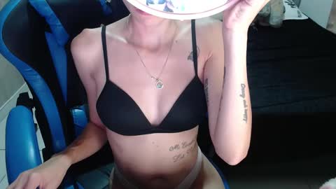 Snapshot of yeibles_hana2 chatting on October 10, 11:53 pm yeibles_hana2 online show from October 10, 11:53 pm