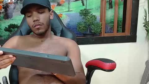 yeinner_ online show from October 17, 11:31 pm