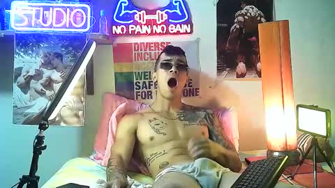 Snapshot of yeisoncastellanos1999 chatting on September 22, 11:31 pm yeisoncastellanos1999 online show from September 22, 11:31 pm