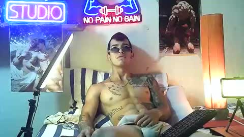Snapshot of yeisoncastellanos1999 chatting on October 17, 7:18 pm yeisoncastellanos1999 online show from October 17, 7:18 pm