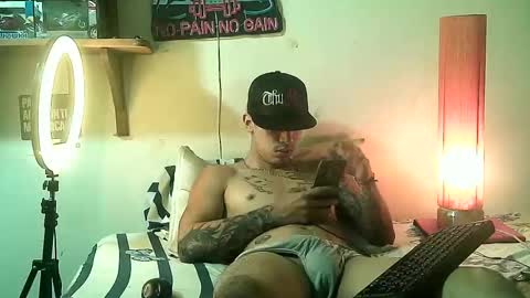 yeisoncastellanos1999 online show from April 14, 3:37 pm