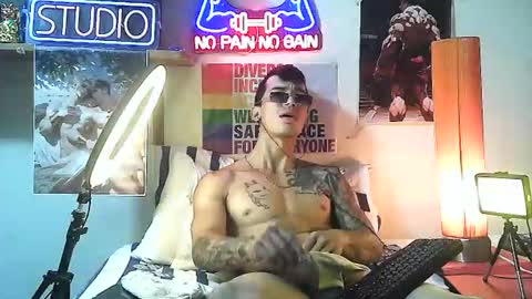 Snapshot of yeisoncastellanos1999 chatting on October 14, 11:08 pm yeisoncastellanos1999 online show from October 14, 11:08 pm