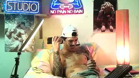 yeisoncastellanos1999 online show from November 7, 3:31 am