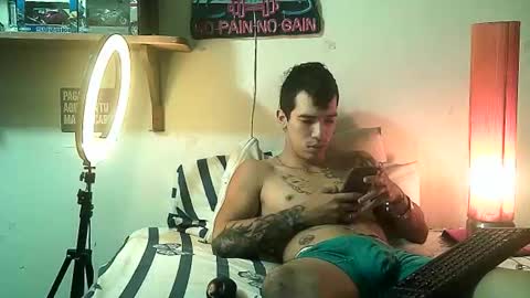 yeisoncastellanos1999 online show from April 17, 10:01 pm