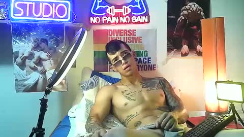 Snapshot of yeisoncastellanos1999 chatting on October 3, 12:20 am yeisoncastellanos1999 online show from October 3, 12:20 am
