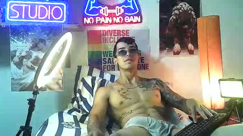 Snapshot of yeisoncastellanos1999 chatting on October 15, 11:59 pm yeisoncastellanos1999 online show from October 15, 11:59 pm