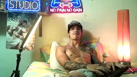 yeisoncastellanos1999 online show from November 24, 7:56 pm