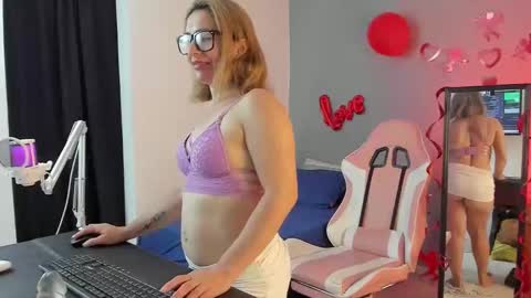 Snapshot of yelena03 chatting on February 13, 9:39 pm yelena03 online show from February 13, 9:39 pm