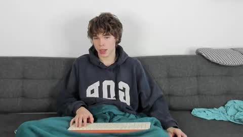 Snapshot of yen2025 chatting on September 26, 5:37 am Yen online show from September 26, 5:37 am