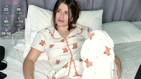 Snapshot of yenn_claros chatting on September 11, 7:37 pm Yenni online show from September 11, 7:37 pm