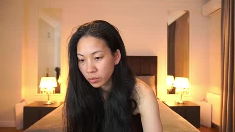 yennstar online show from April 18, 8:09 pm