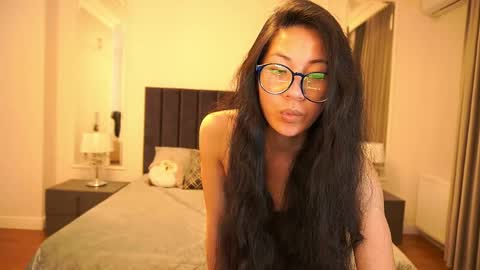 yennstar online show from April 20, 7:17 pm