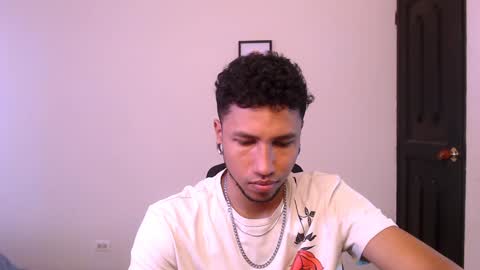 Yeff ind. model  online show from December 17, 5:26 pm